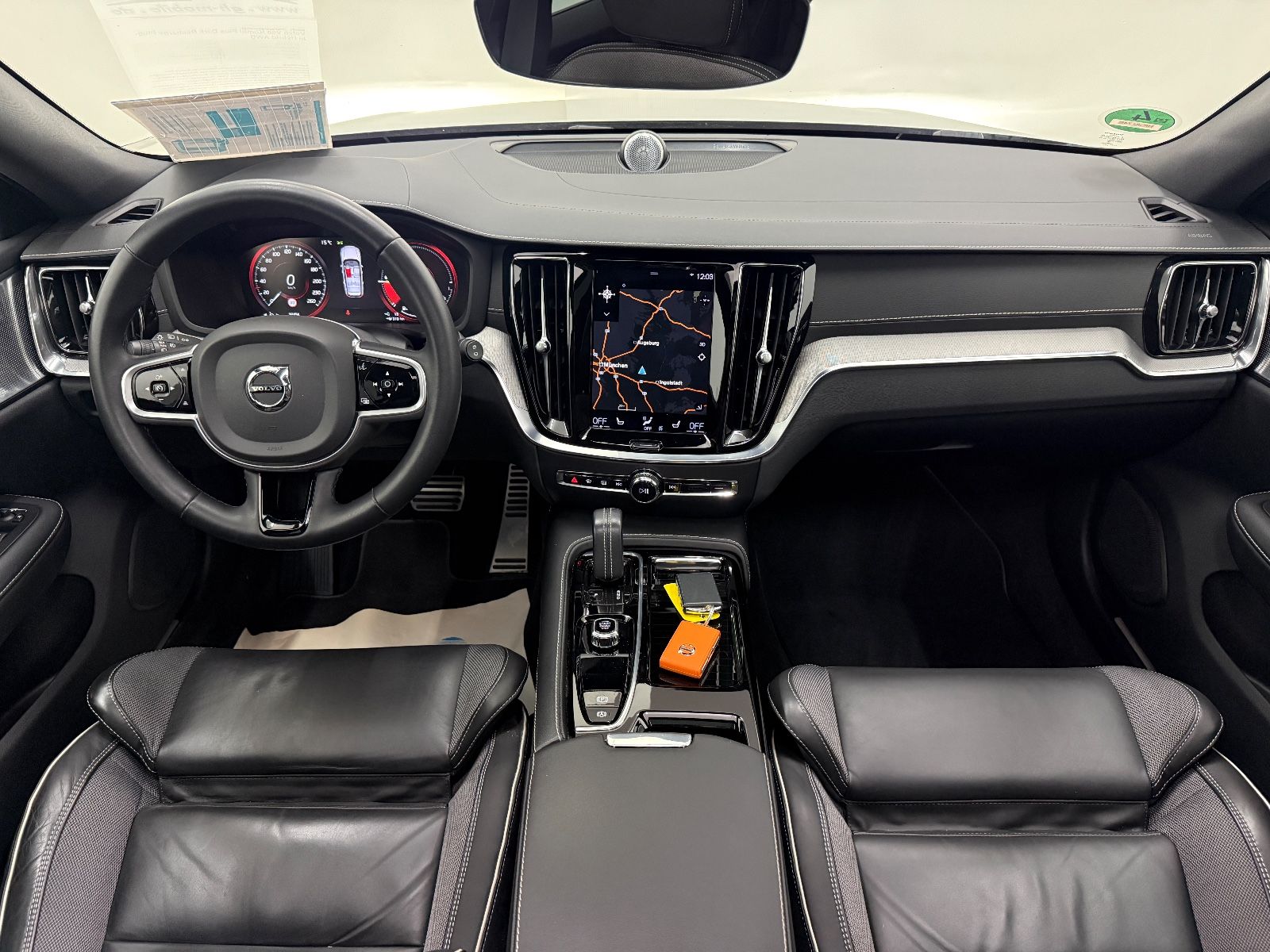 Volvo V60 Kombi Plus Dark Recharge Plug-In Hybrid AWD