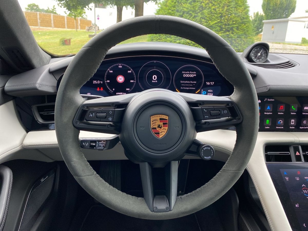 Porsche Taycan GTS Sport Turismo | Head-Up |Beifahrerdis