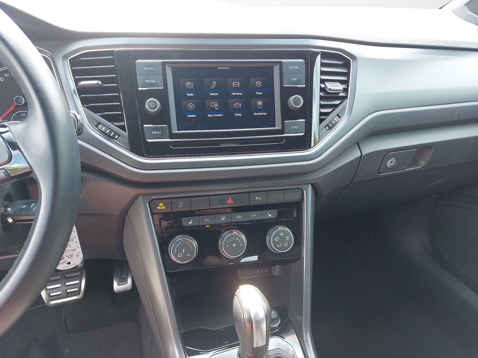 Volkswagen T-Roc 1.5 TSI DSG R-Line - Samsaru's Car Outlet