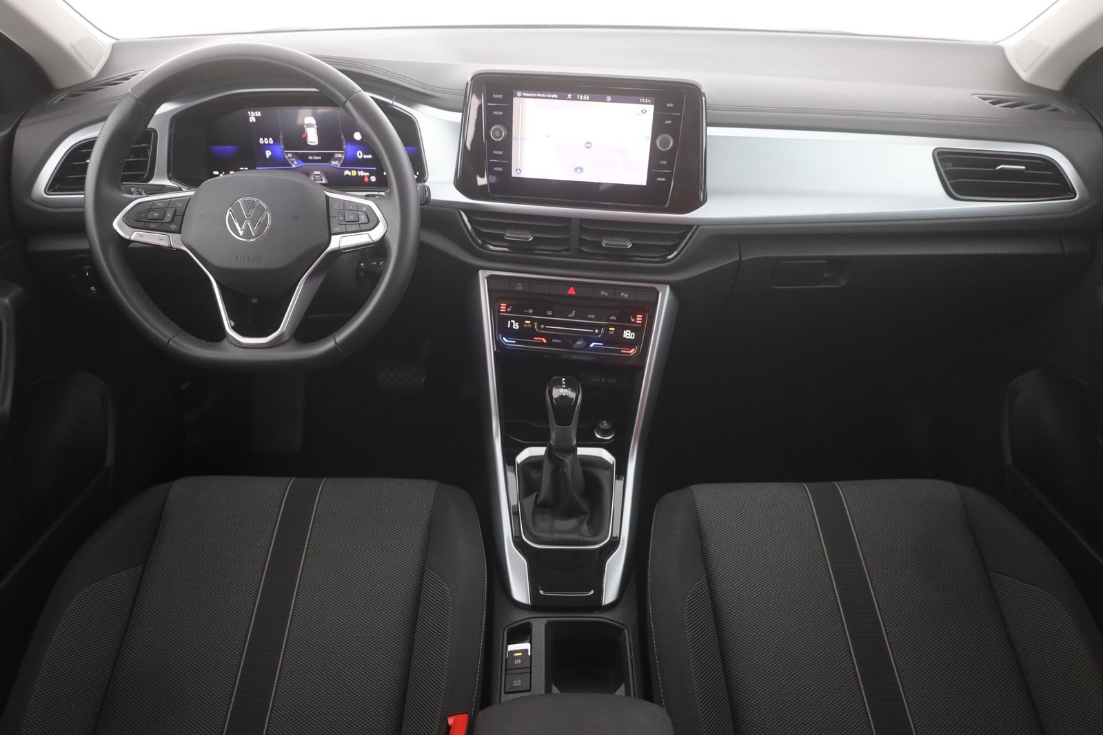 Volkswagen T-Roc 1.5 TSI DSG - Samsaru's Car Outlet