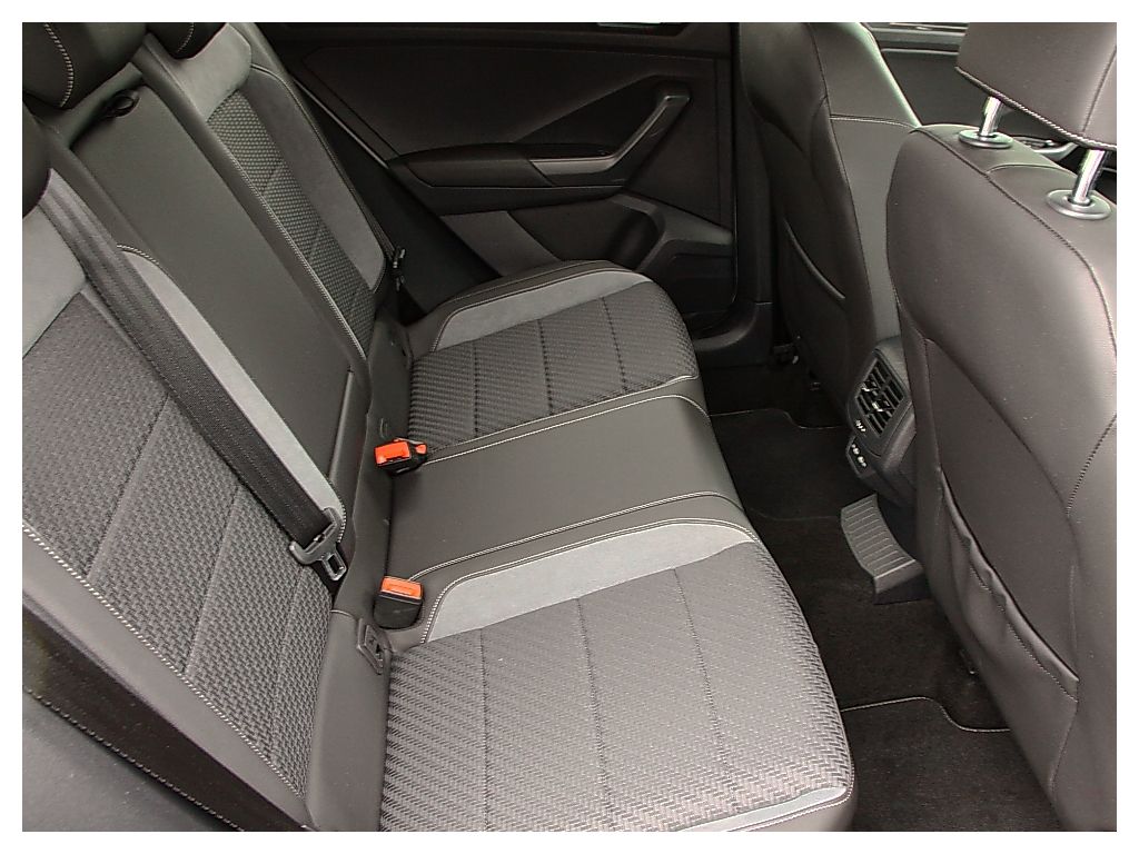 Volkswagen T-ROC R-Line DSG - Samsaru's Car Outlet