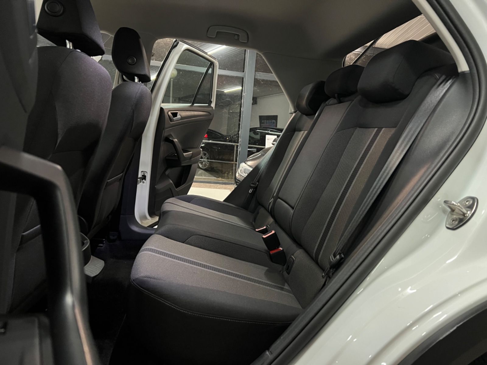 Volkswagen T-Roc Style - Samsaru's Car Outlet