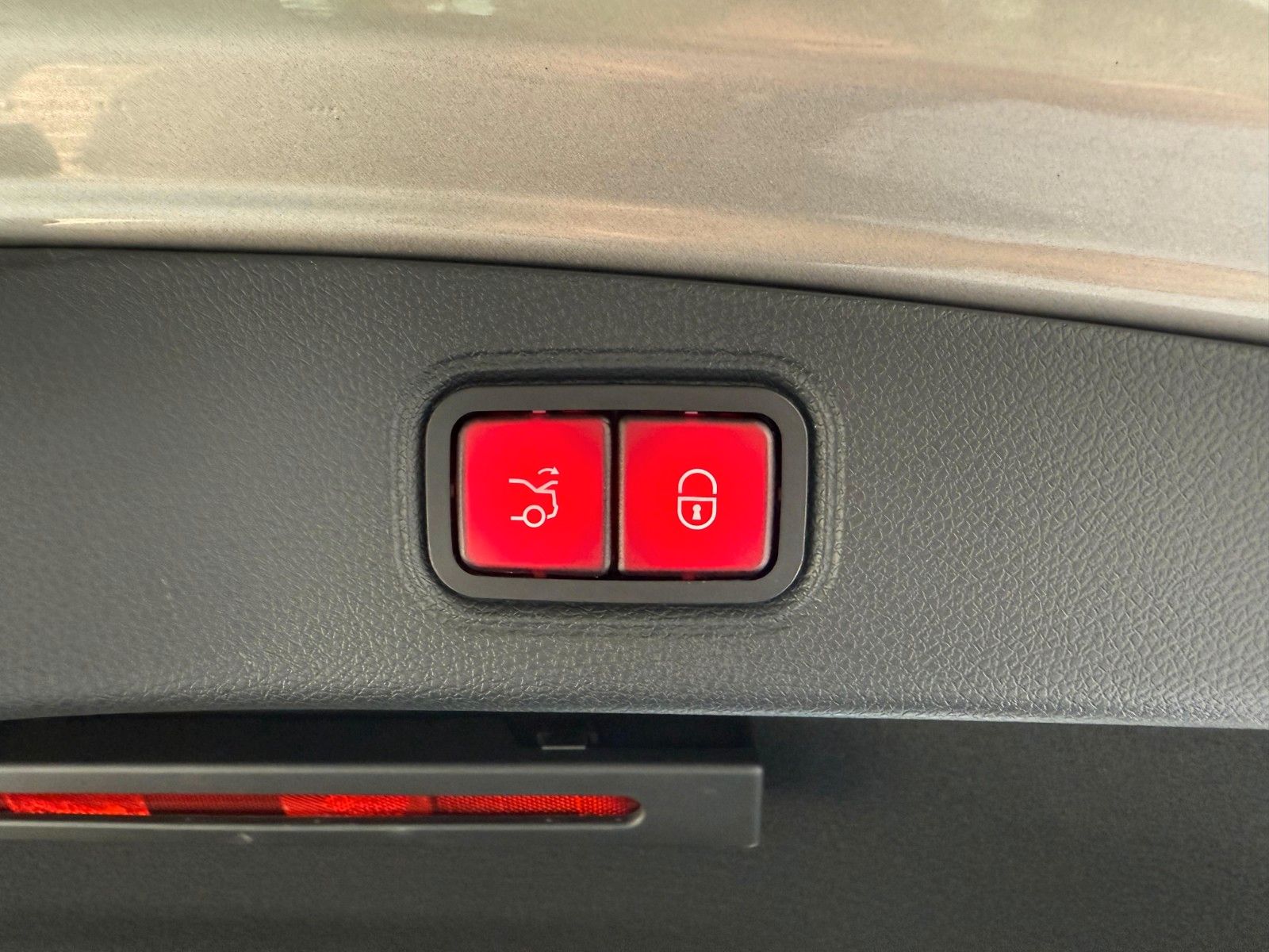 Mercedes-Benz E 300 Coupe AMG - Samsaru's Car Outlet