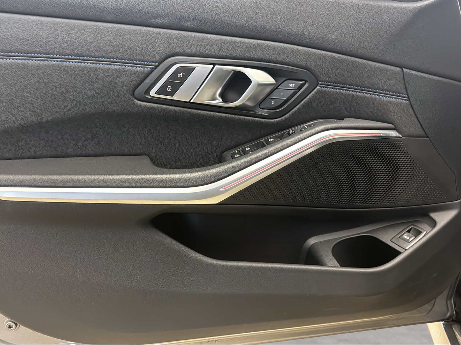 BMW 330i Limousine M Sport - Samsaru's Car Outlet