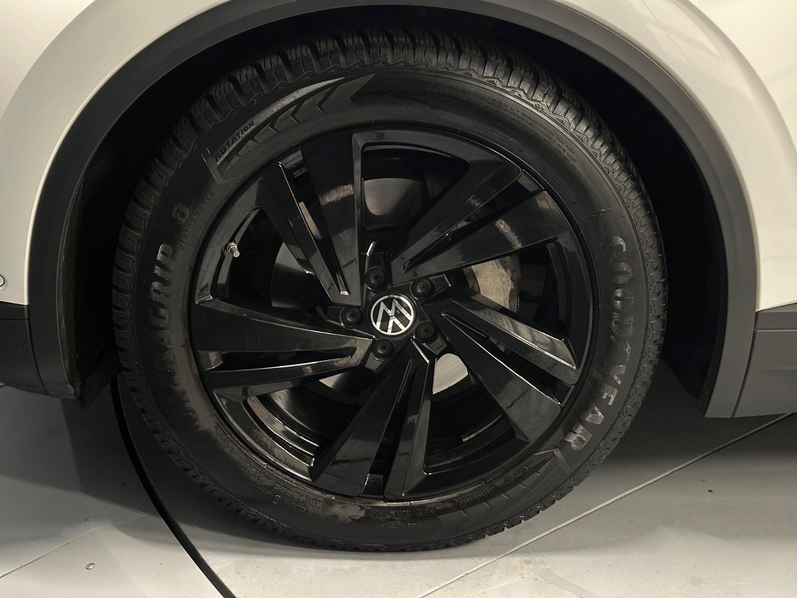 Volkswagen Touareg V6 TDI 4Motion - Samsaru's Car Outlet