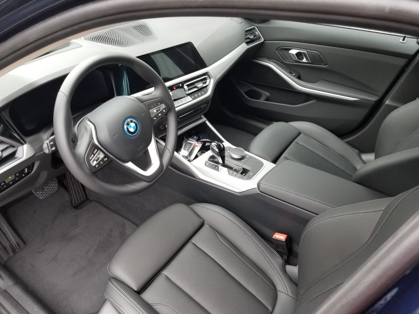 BMW 330e xDrive Touring Advantage - Samsaru's Car Outlet