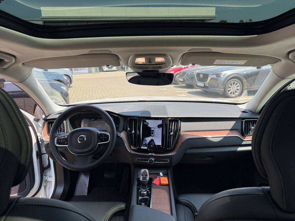 Volvo XC60 T6 AWD Recharge Plus Bright Luftfahrwerk AH