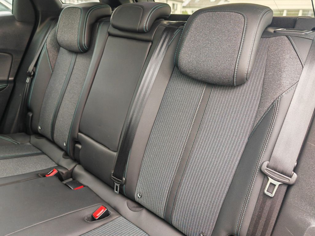 Peugeot 3008 PureTech EAT8 ALLURE PACK - Samsaru's Car Outlet
