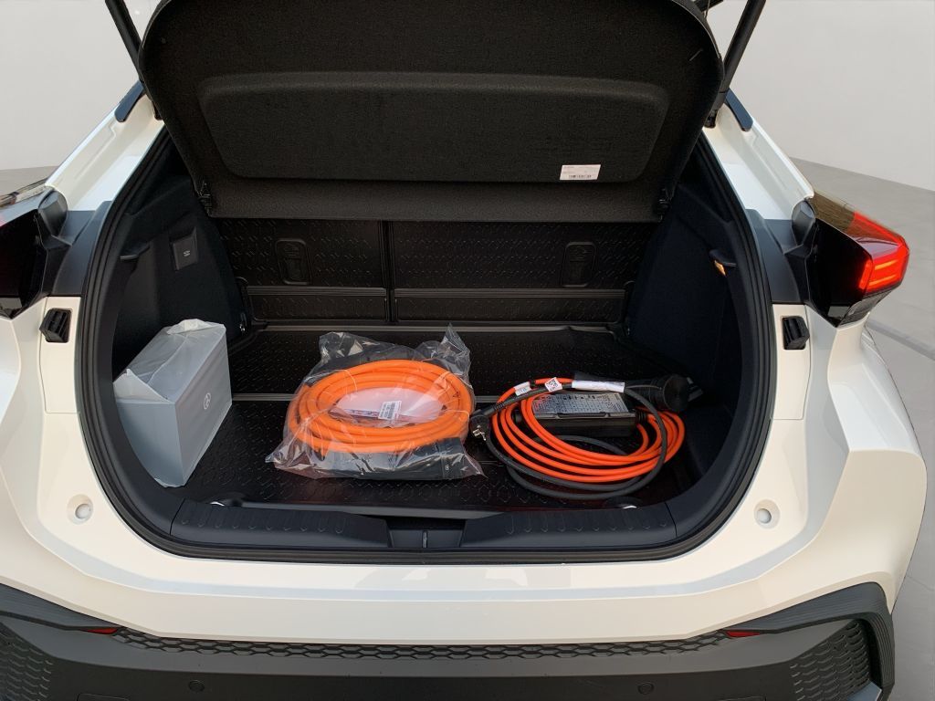 Toyota C-HR 2.0 Plug-in-Hybrid Team Deutschland*