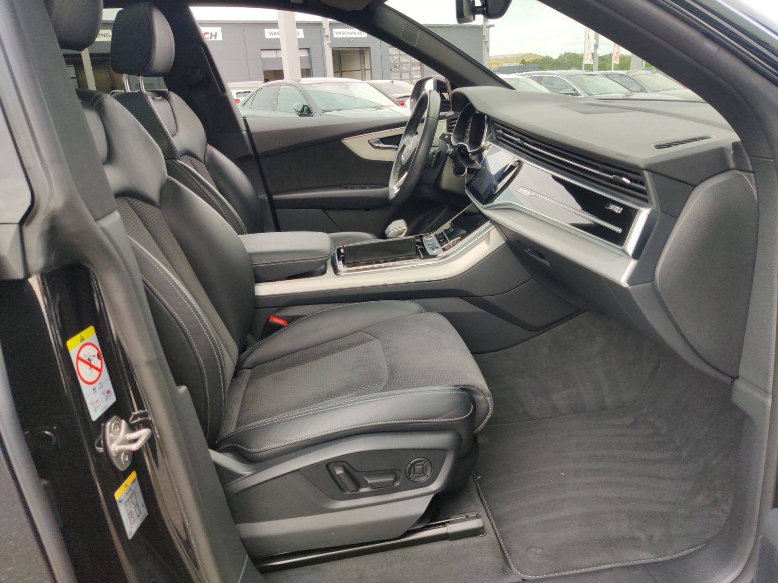 Audi Q8 55 TFSI Tiptr. S-Line 2x, HD Matrix, AHK, Pan