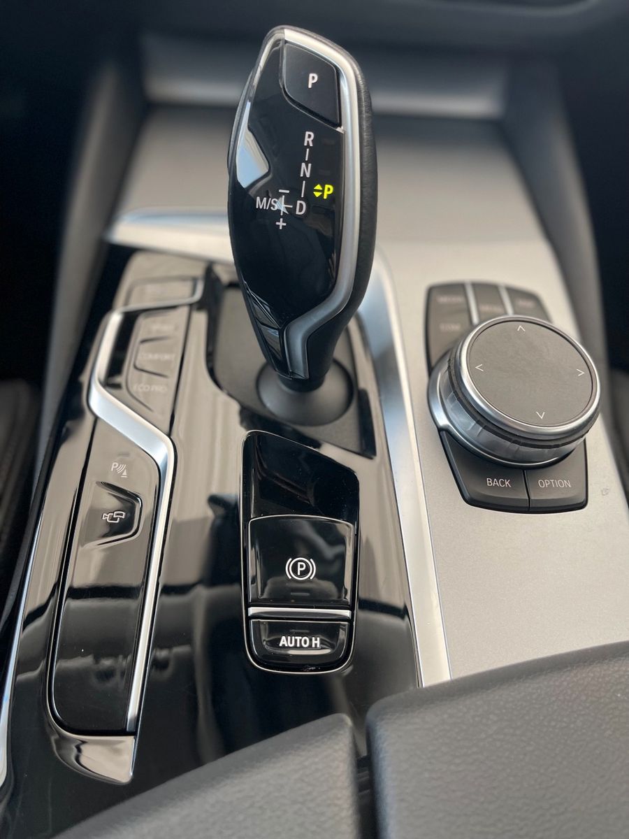 BMW 530d xD LASER HUD 360° AHK 4xKlima DA+ Komf.Zug.