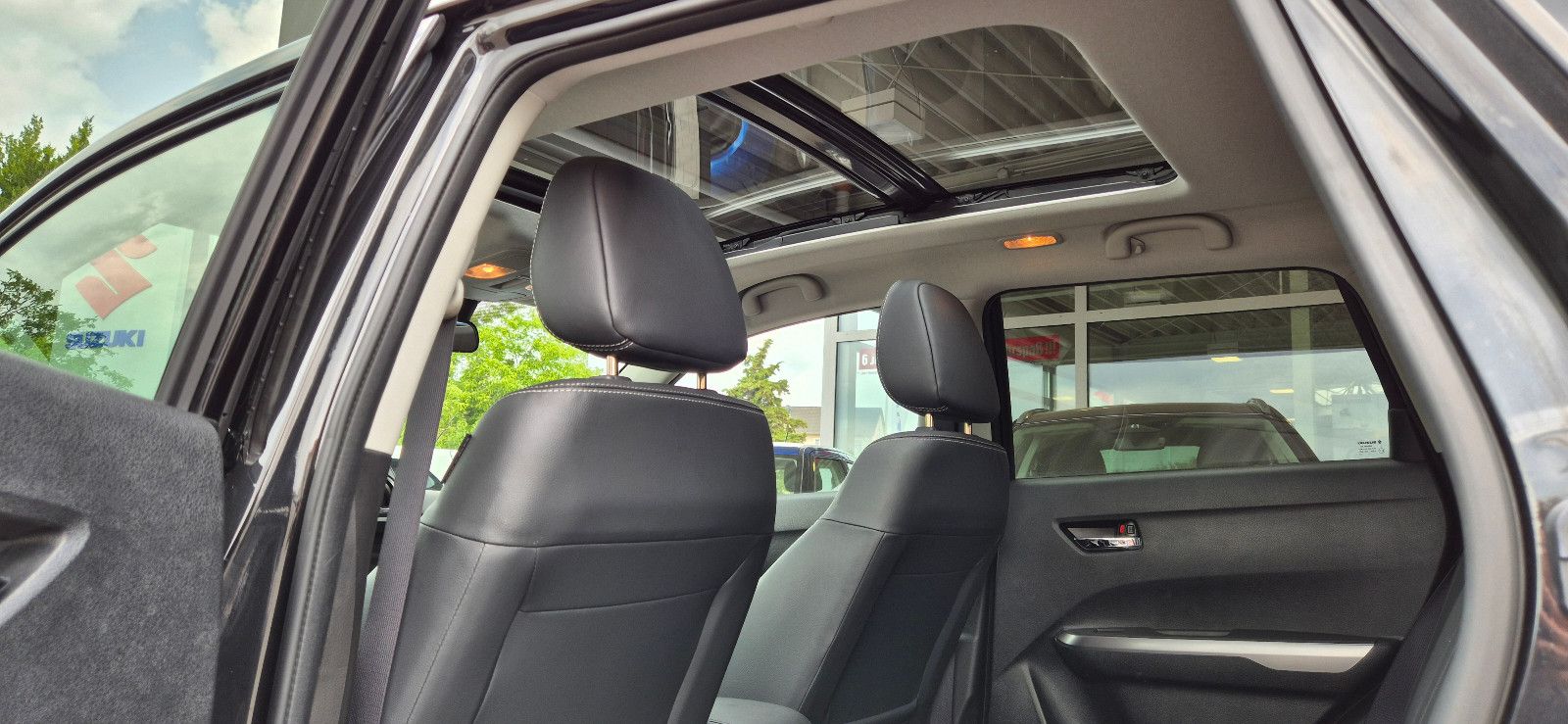 Suzuki Vitara 1.4 BOOSTERJET Hybrid Comfort+ - Samsaru's Car Outlet