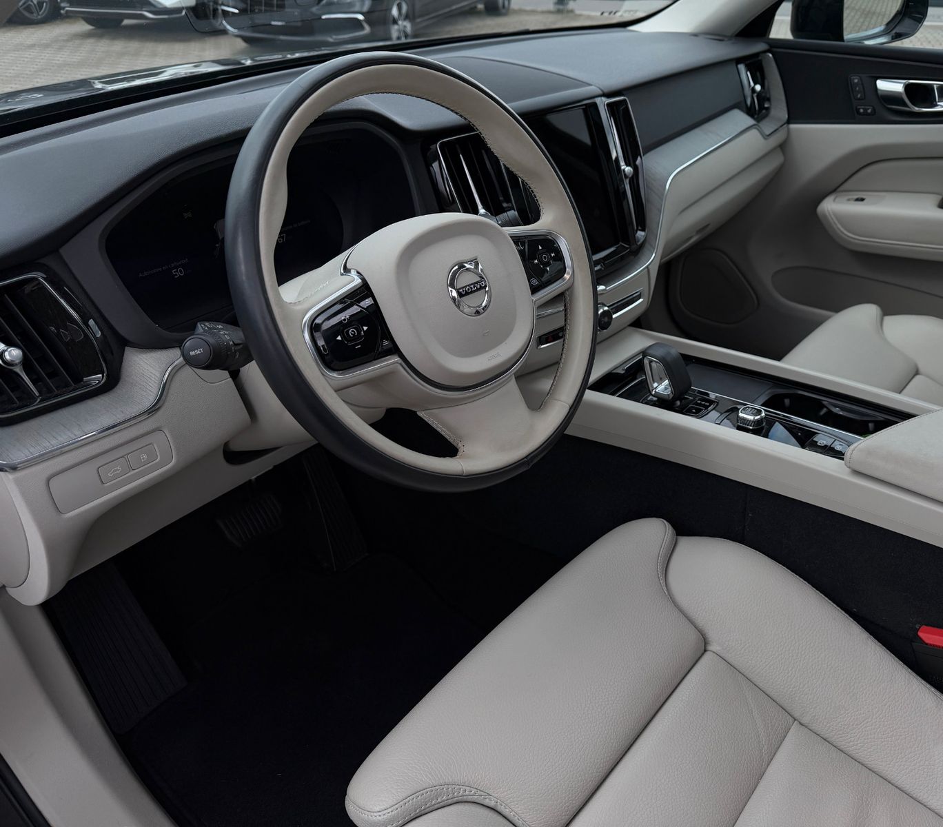 Volvo XC60 T6 253 +145 R-Design AWD Ultimate Dark*Pano