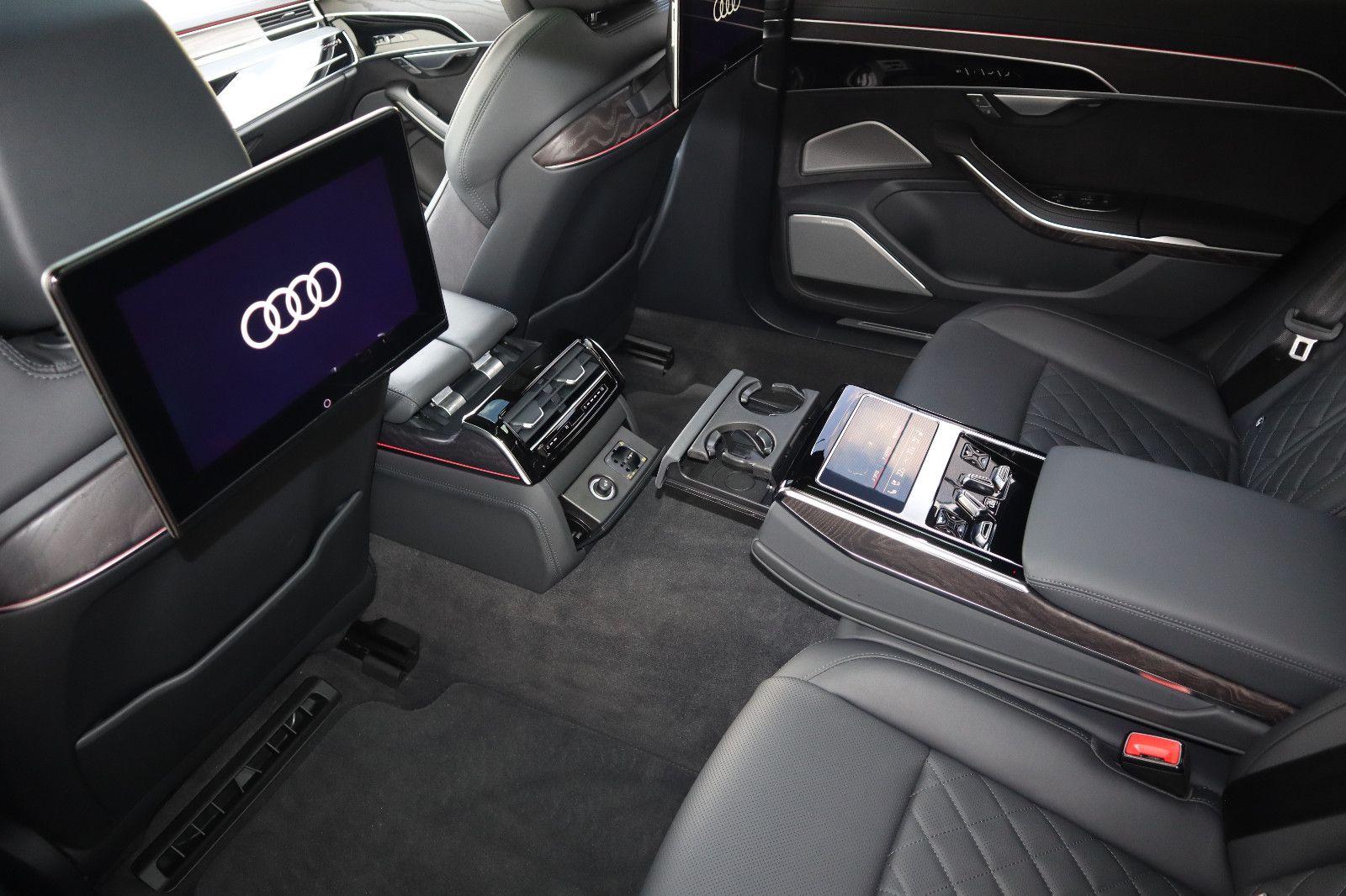 Audi A8L 60 TFSIe lang S-Line BLACK - Samsaru's Car Outlet