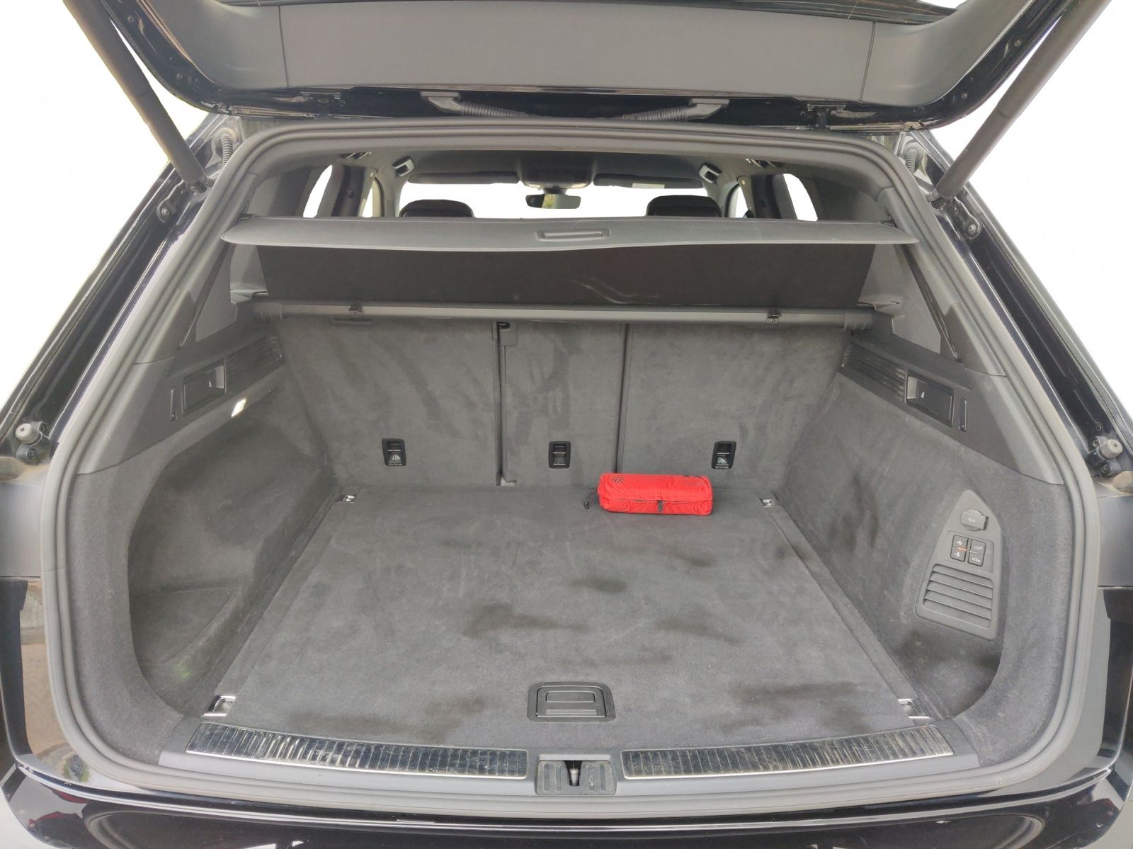 Volkswagen Touareg 4.0 V8 TDI Elegance 4M - Samsaru's Car Outlet