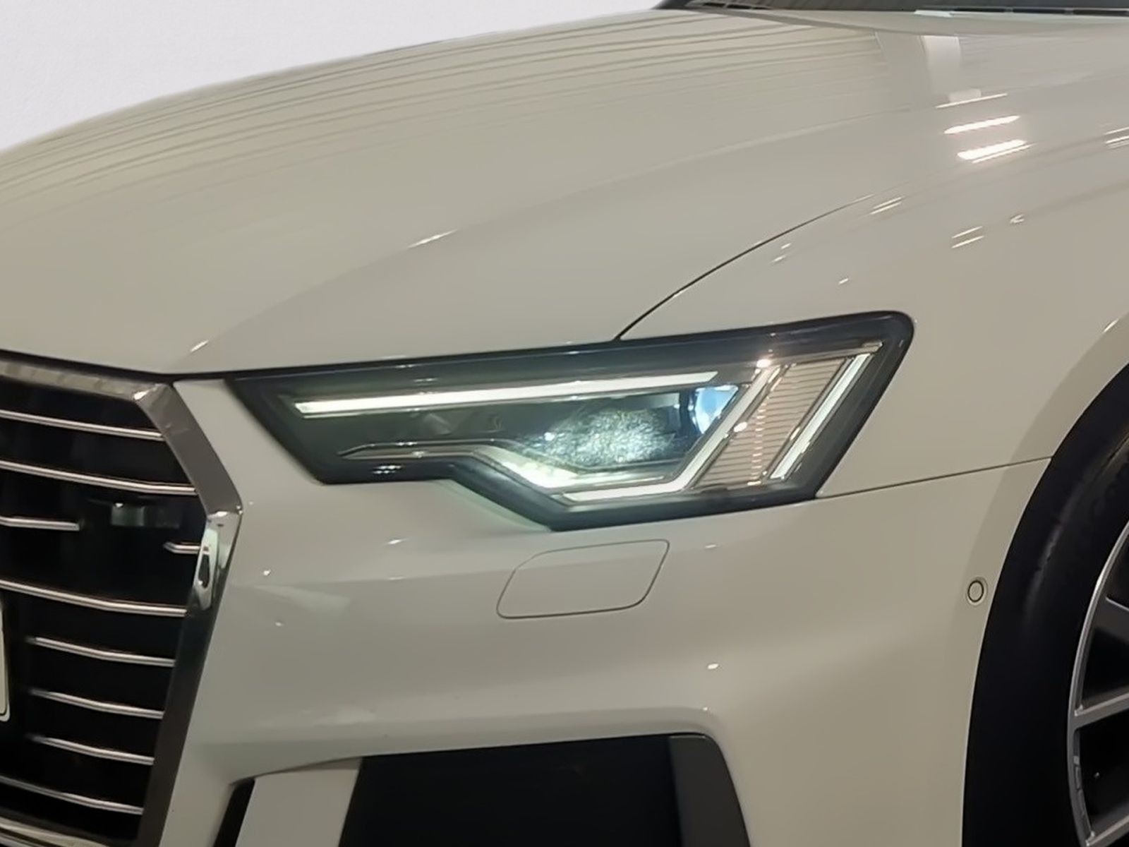 Audi A6 Avant 45 TFSI quattro S line - Samsaru's Car Outlet