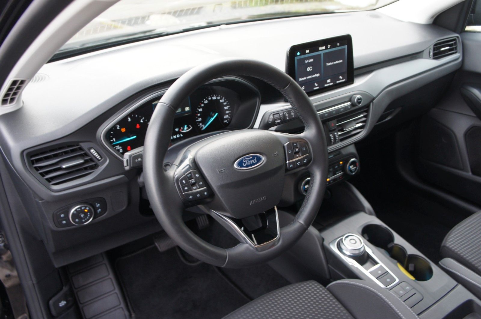 Ford Focus Lim Cool&Connect*ACC*LED*KAM*AGR*BLIS*