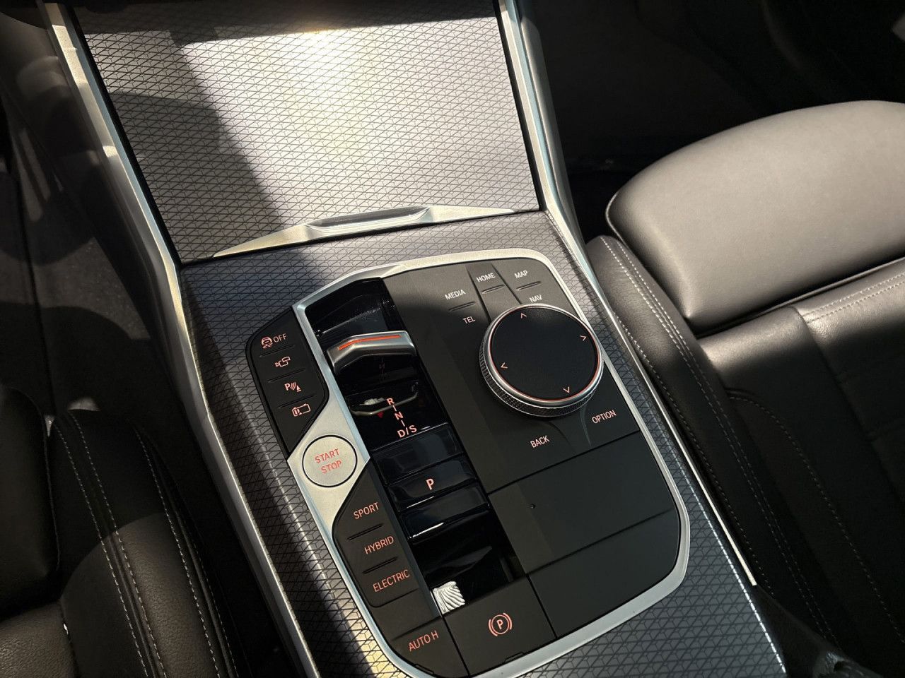 BMW 330e xDrive Lim M Sport HUD,360°,DA,ACC,Memory