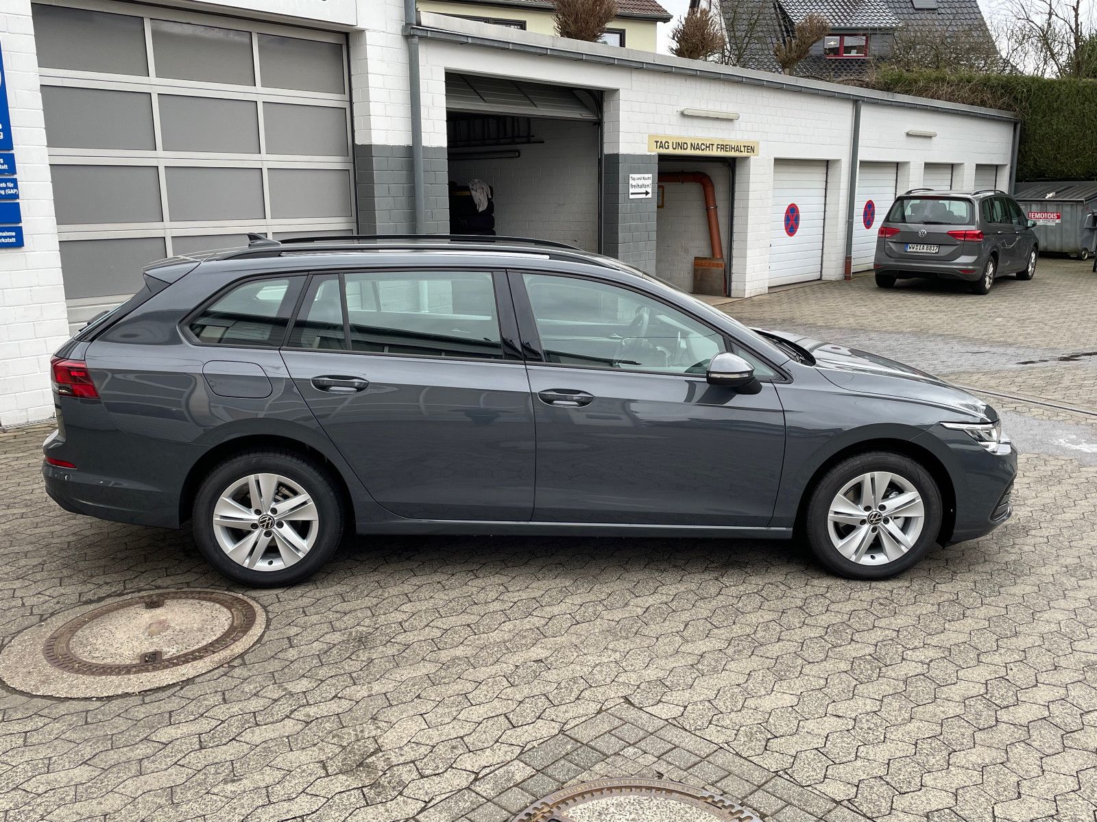 Volkswagen Golf VIII Variant 1.5 TSI Life - Samsaru's Car Outlet