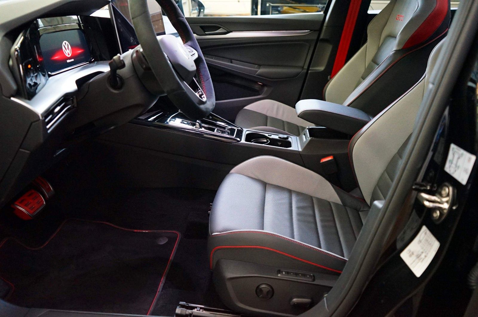 Volkswagen Golf VIII 8 Lim. 2.0 TSI 239 kW GTI Edition 50