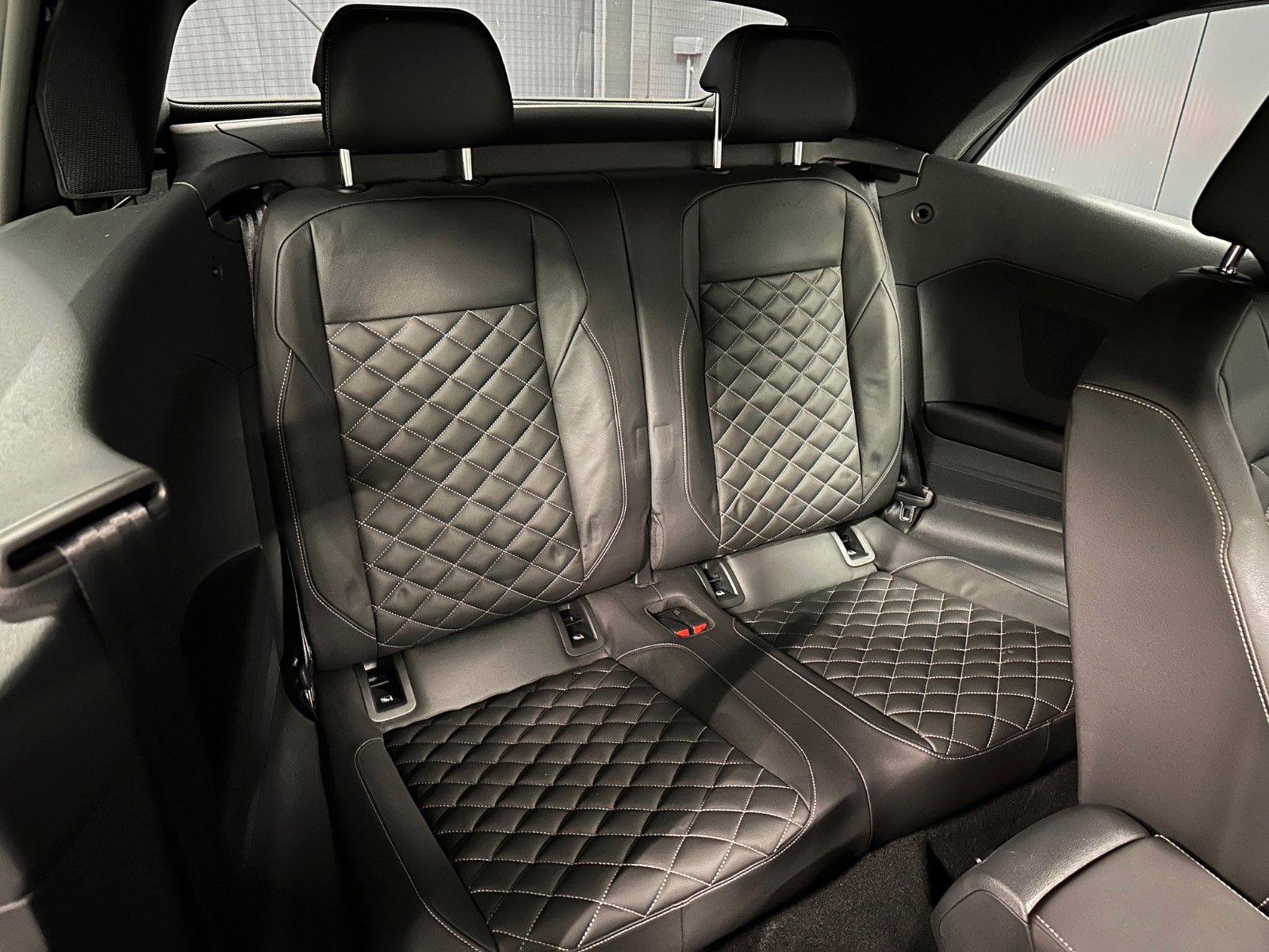 Volkswagen T-Roc R-Line Black - Samsaru's Car Outlet
