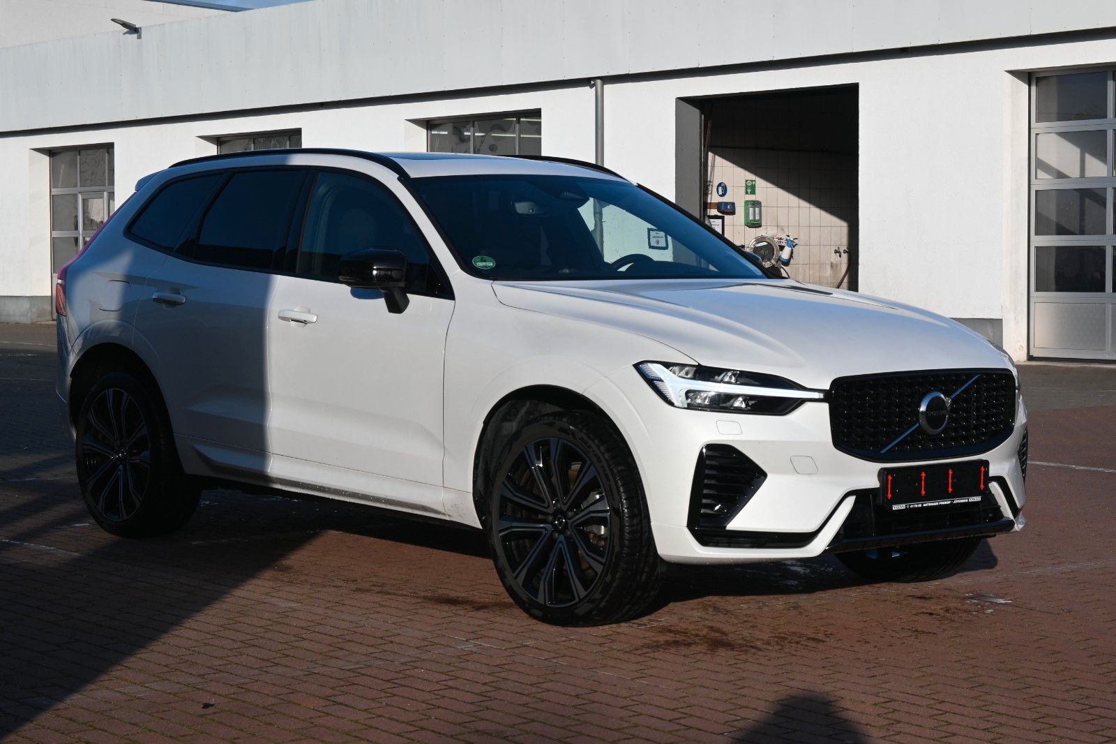 Volvo XC60 R Design PHEV - Samsaru's Car Outlet