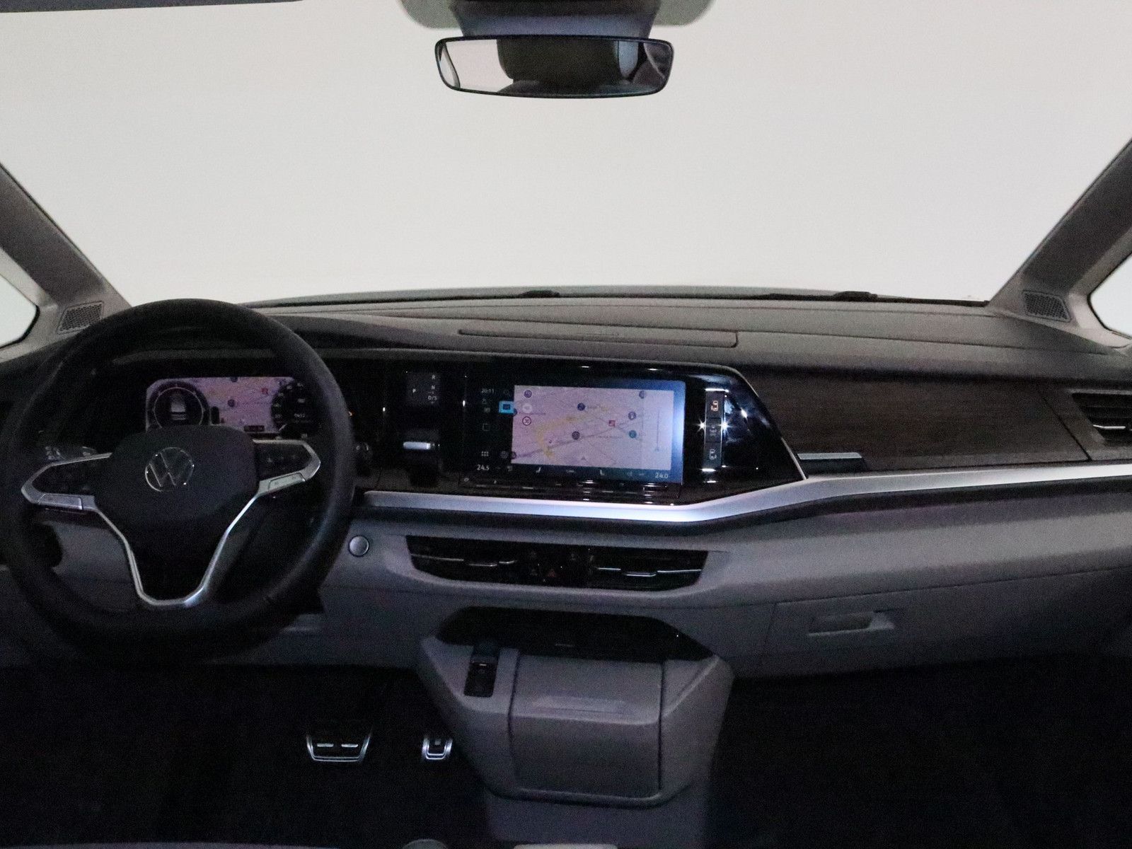 Volkswagen T7 Multivan 2.0 TDI Style - Samsaru's Car Outlet