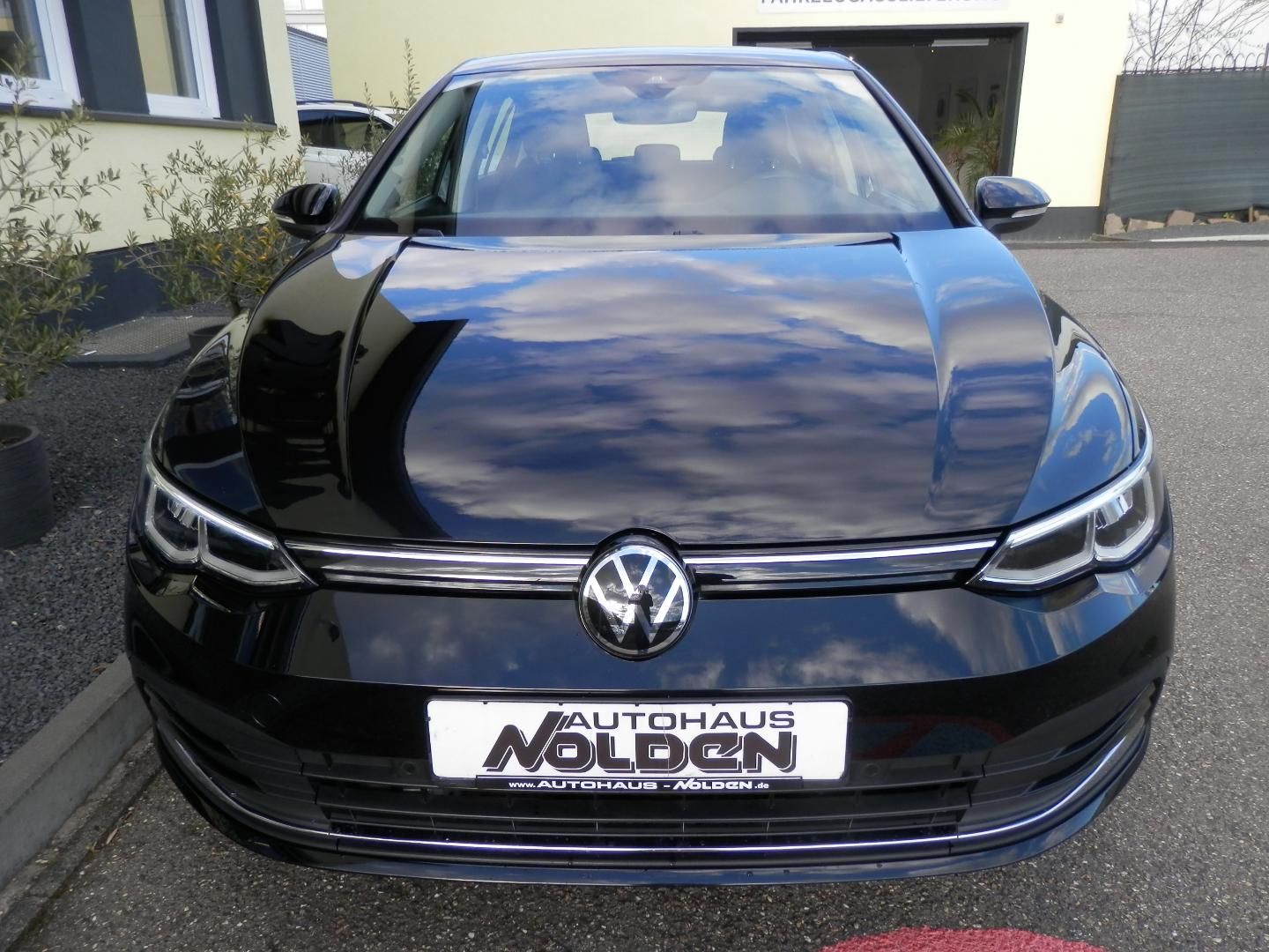 Volkswagen Golf Life - Samsaru's Car Outlet