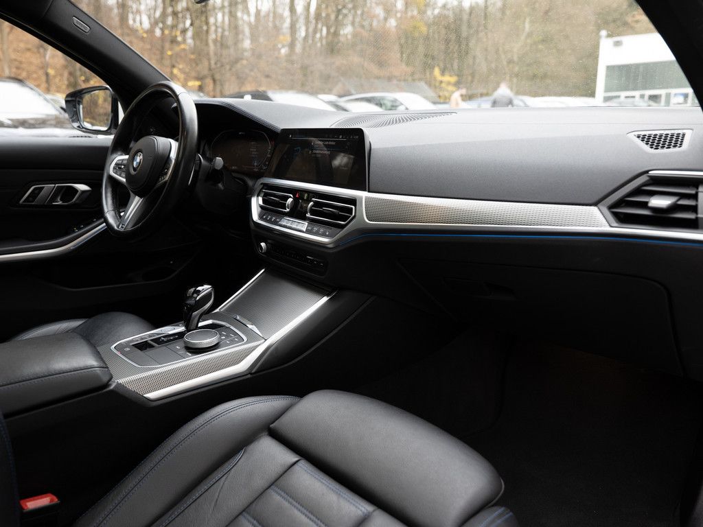 BMW 330e xDrive M-Sport LASER LED W-LAN NAVI HGSD