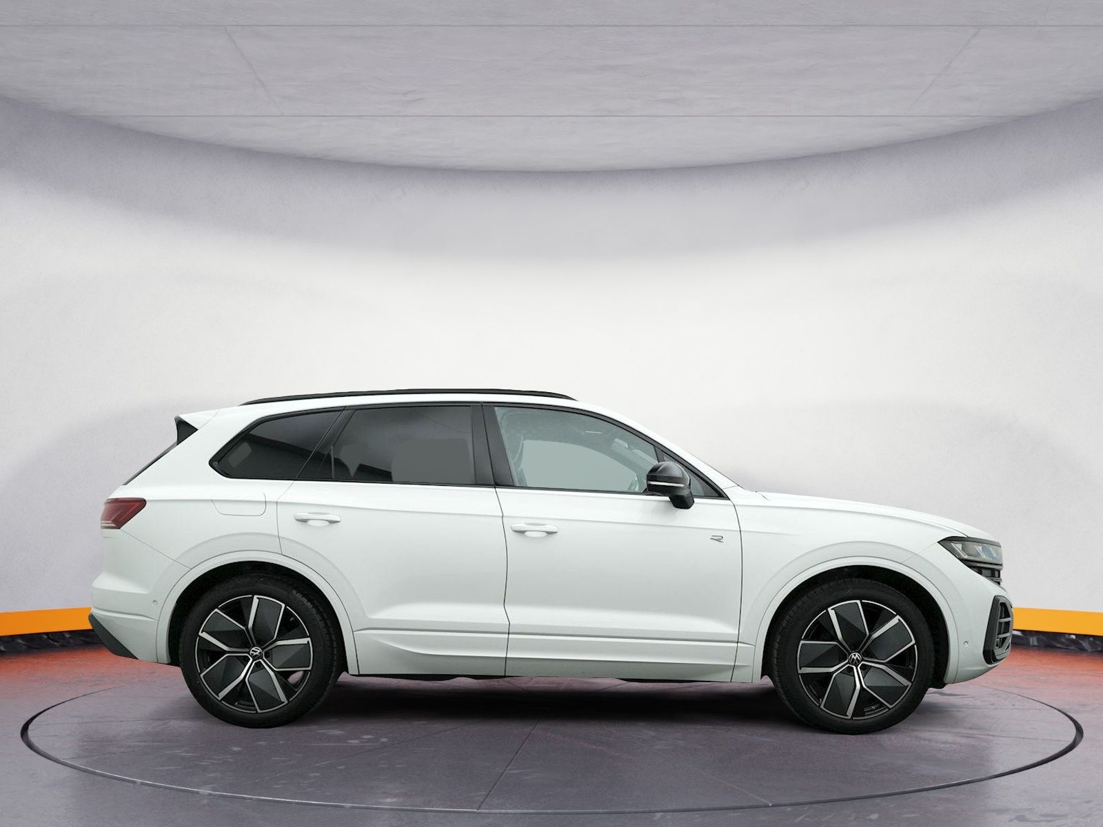 Volkswagen Touareg 3.0 TDI R-Line - Samsaru's Car Outlet