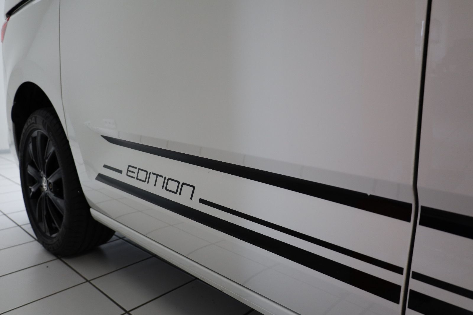 Volkswagen T7 2.0 TDI Multivan Edition - Samsaru's Car Outlet