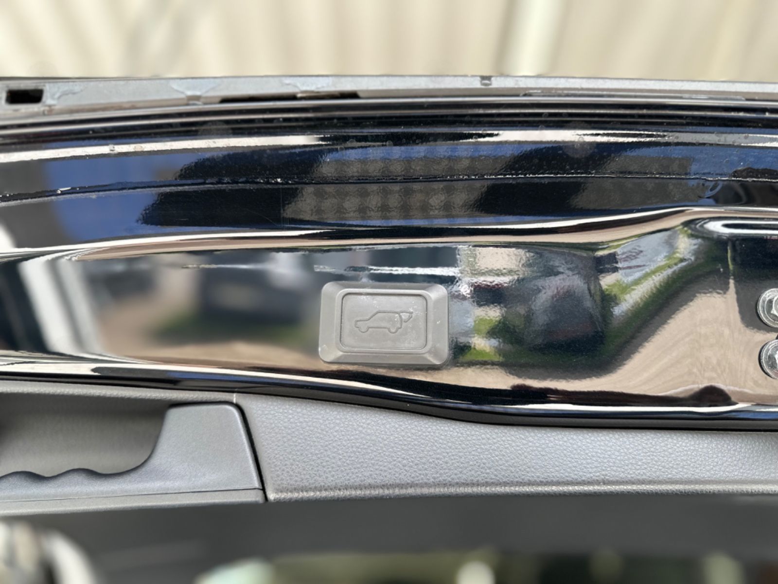 Toyota RAV 4 Hybrid - Samsaru's Car Outlet
