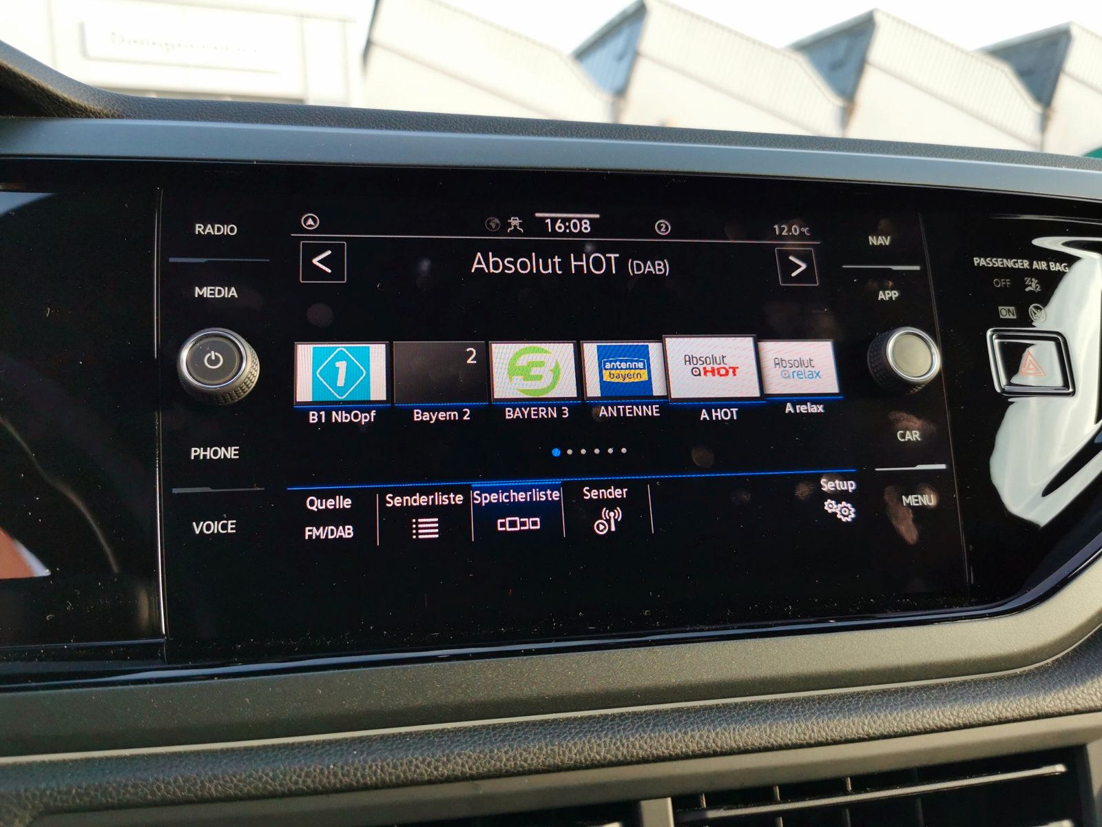 Volkswagen Taigo R-Line 1.0 TSI DSG Black - Samsaru's Car Outlet
