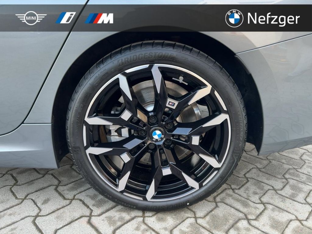 BMW 330 d xDrive Touring M Sport Park-Assistent HiFi