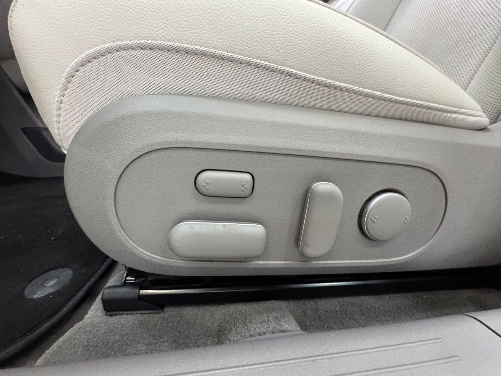 Hyundai IONIQ 6 77,4kWh 325ps 4WD Uniq PANO & DIGI NON