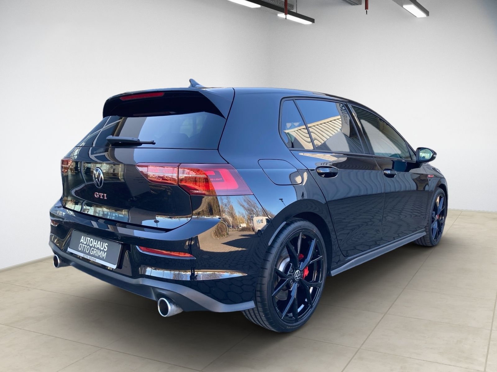 Volkswagen Golf VIII 2.0 TSI GTI DSG Black - Samsaru's Car Outlet