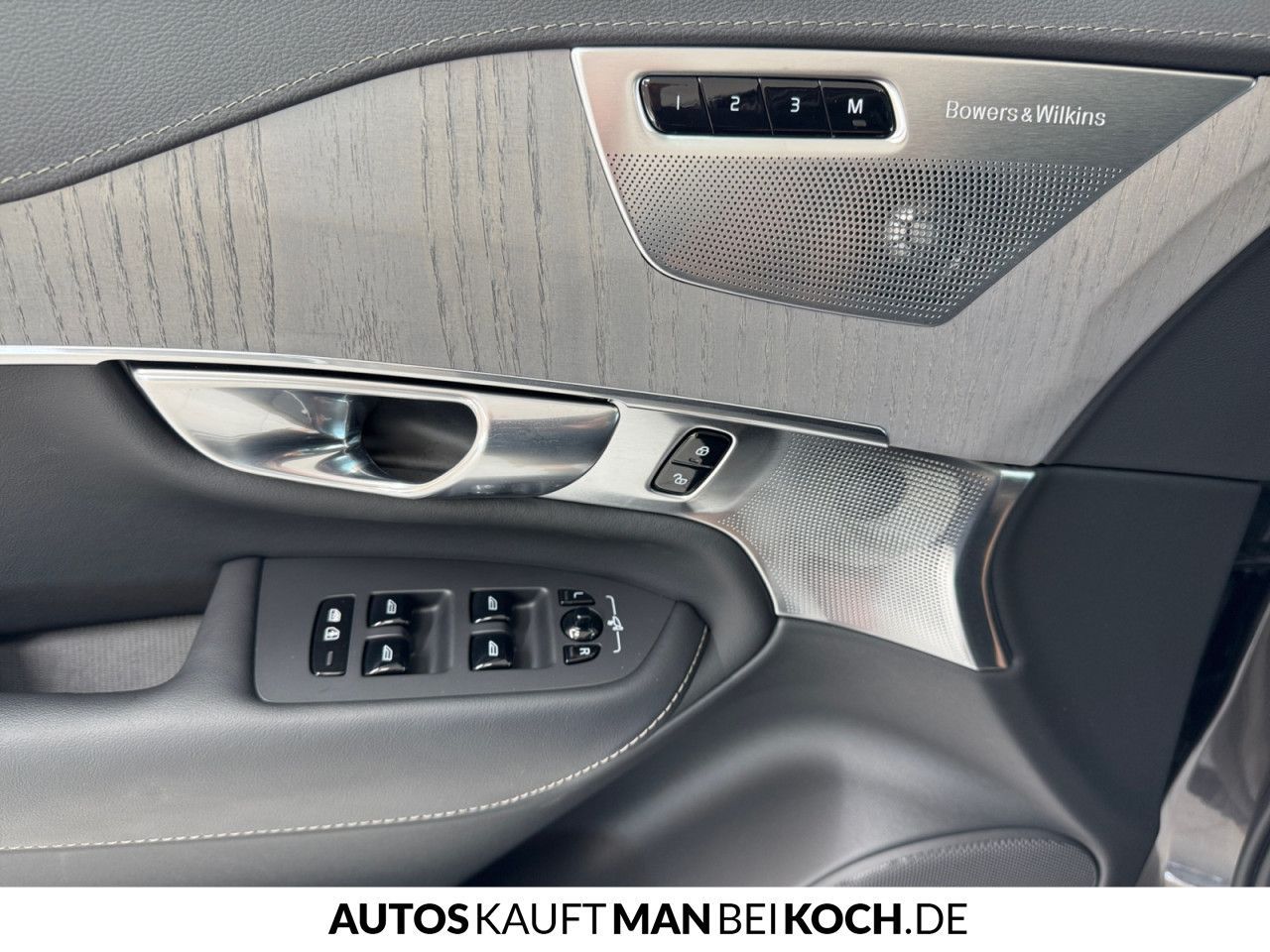 Volvo XC90 T8 Plug-In AWD Ultimate - Samsaru's Car Outlet
