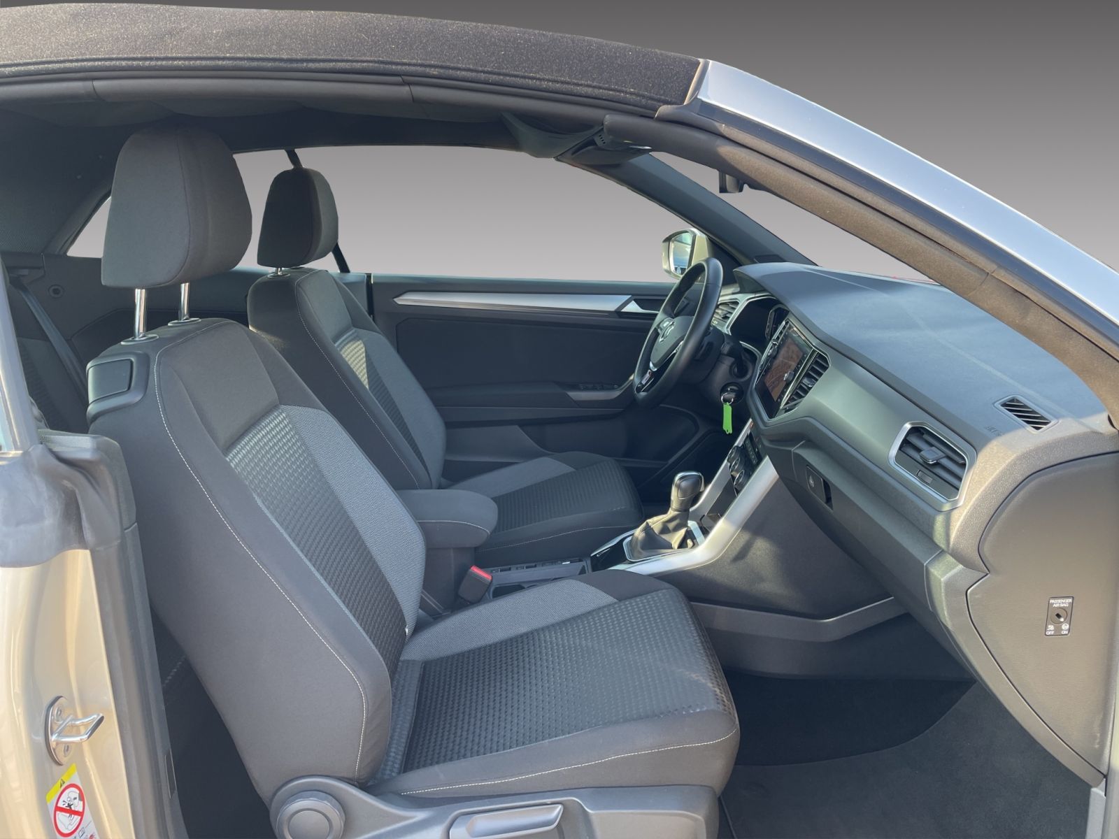 Volkswagen T-Roc 1.5 TSI Active - Samsaru's Car Outlet