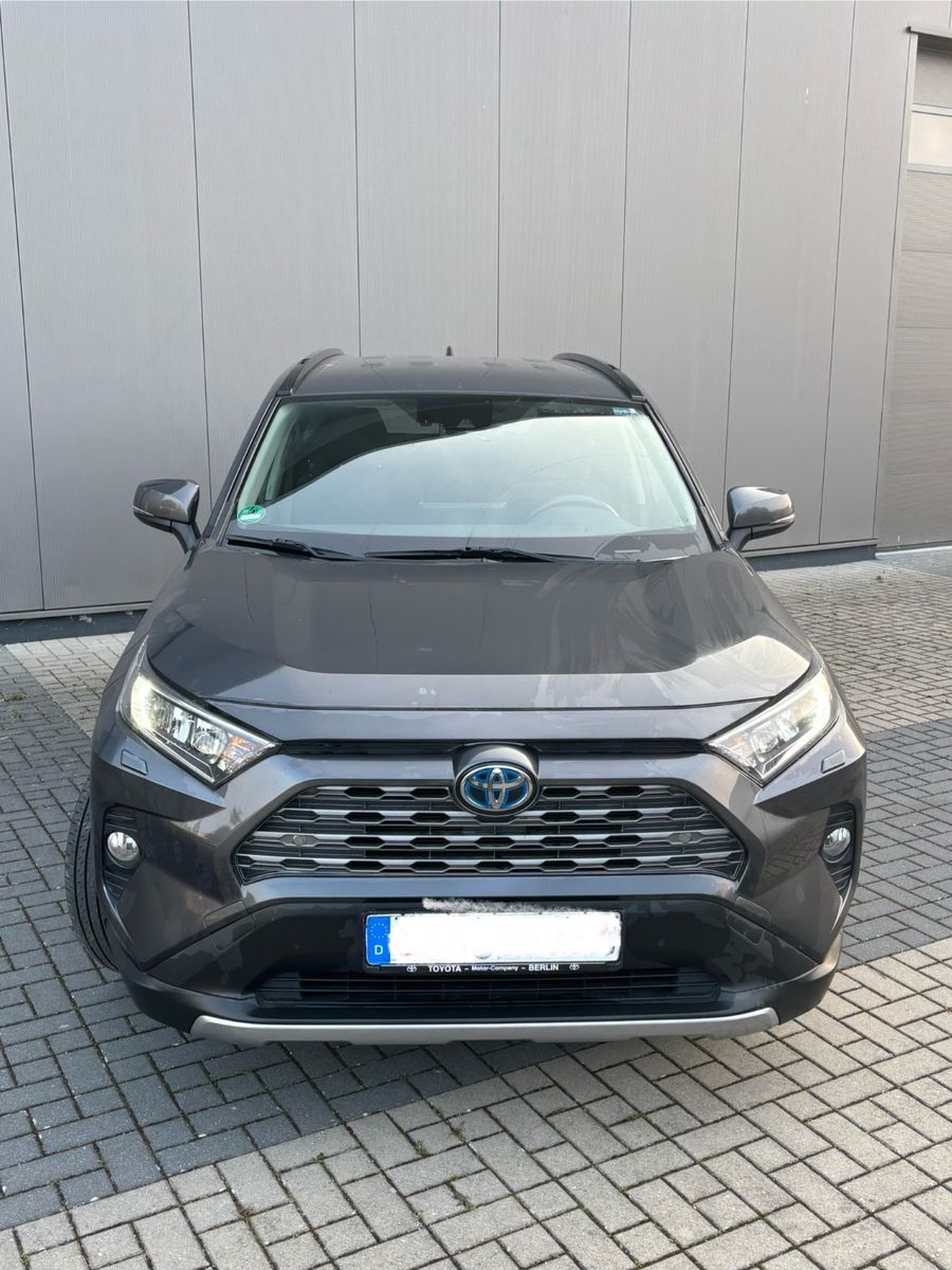 Toyota RAV4 Hybrid 4x2 - Samsaru's Car Outlet