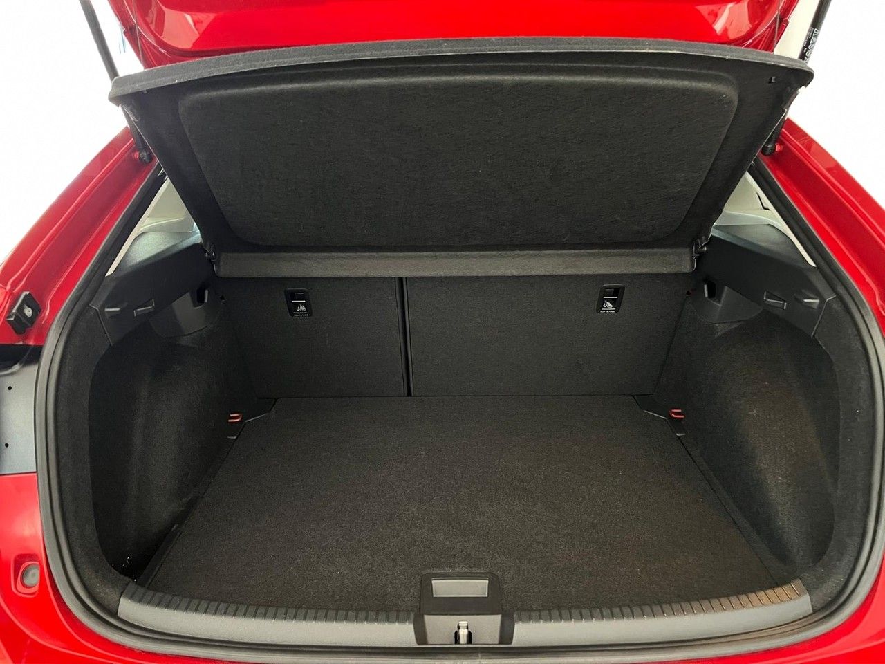 Volkswagen Taigo 1.0 TSI Life - Samsaru's Car Outlet