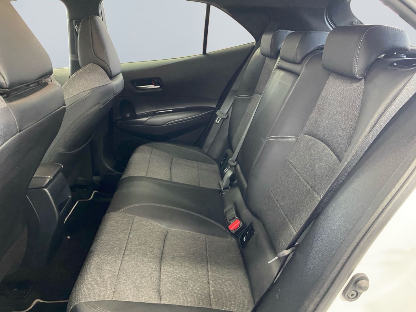 Toyota Corolla 1.8 Hybrid Team D *LED*ACC*CAM*SHZ*PDC*