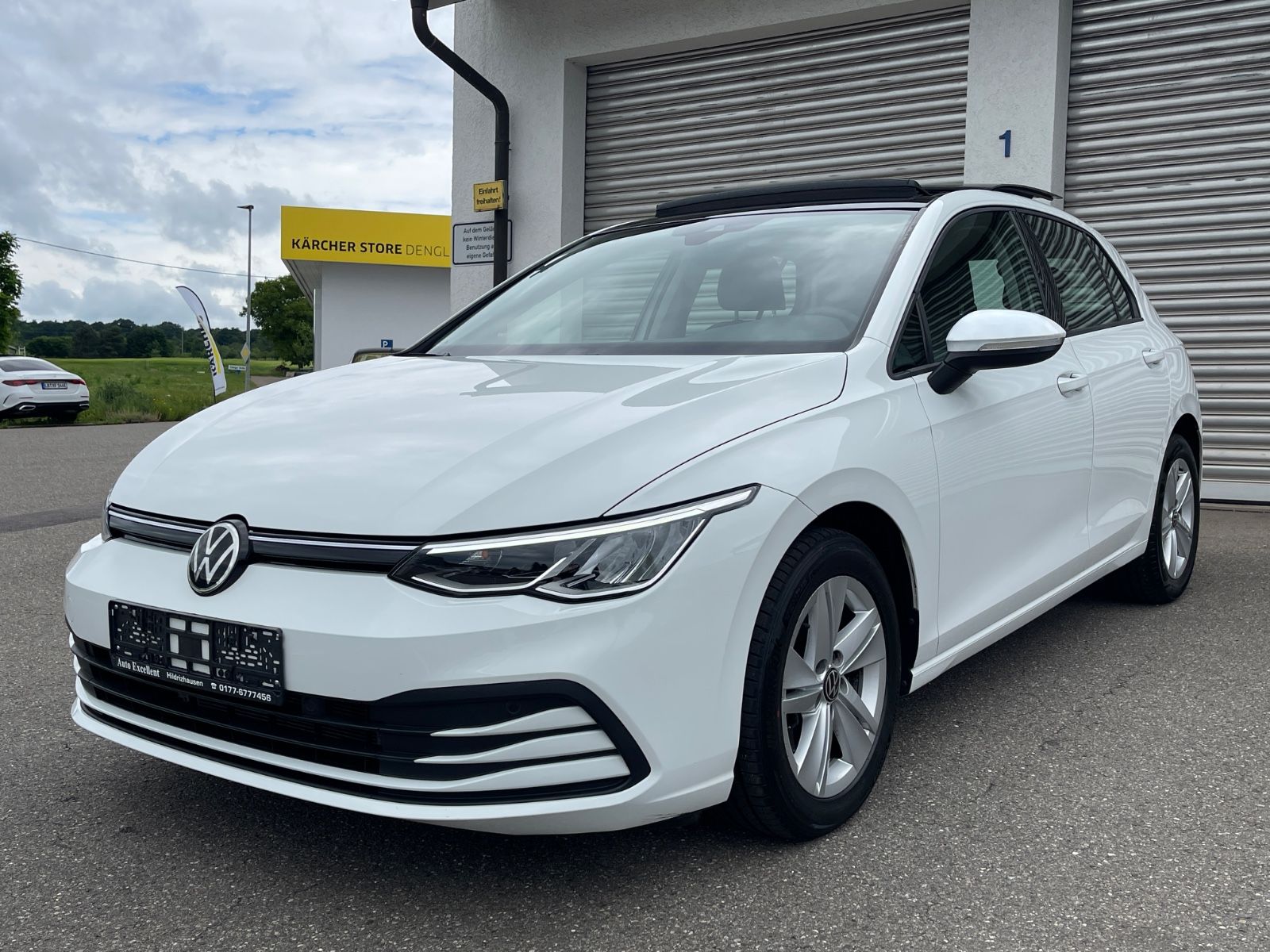 Volkswagen Golf VIII 2.0 TDI Life - Samsaru's Car Outlet