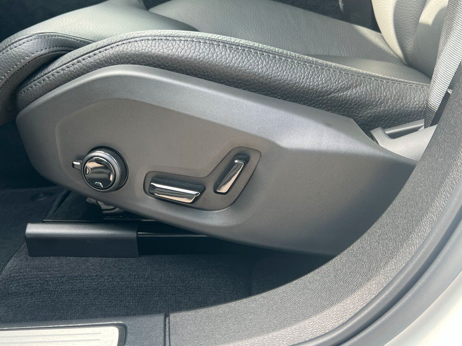 Volvo XC60 T6 Plus Dark AHK|PANO|20"|LEDER|FLED|