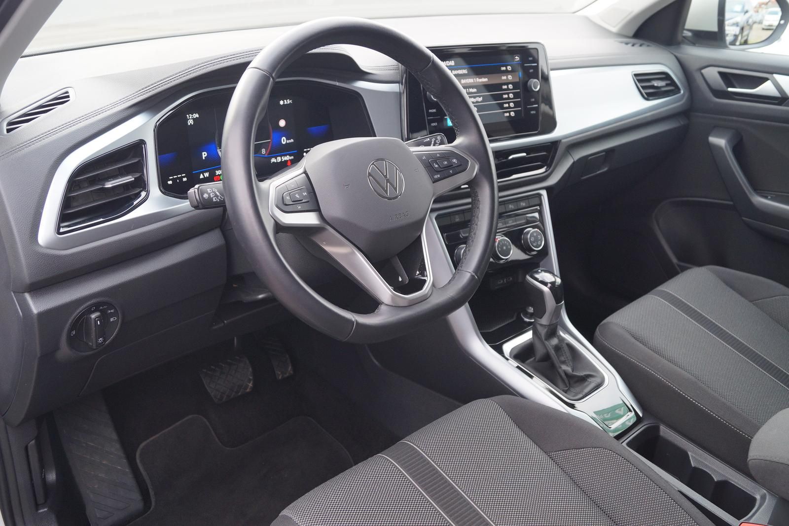 Volkswagen T-Roc Life 1.5 TSI DSG - Samsaru's Car Outlet