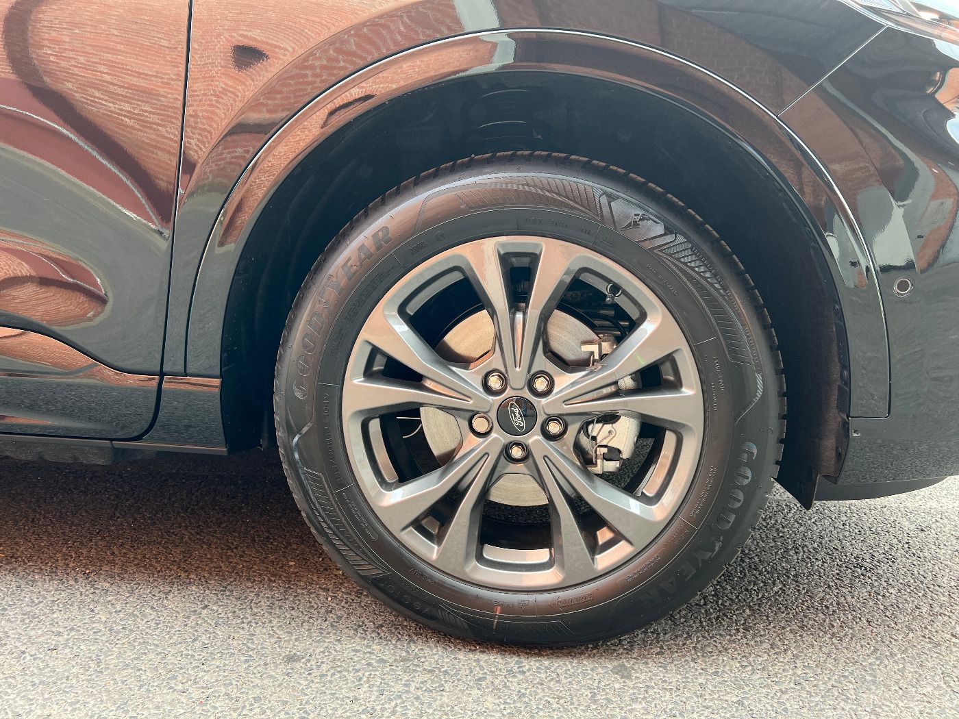 Ford KUGA ST-LINE X - Samsaru's Car Outlet