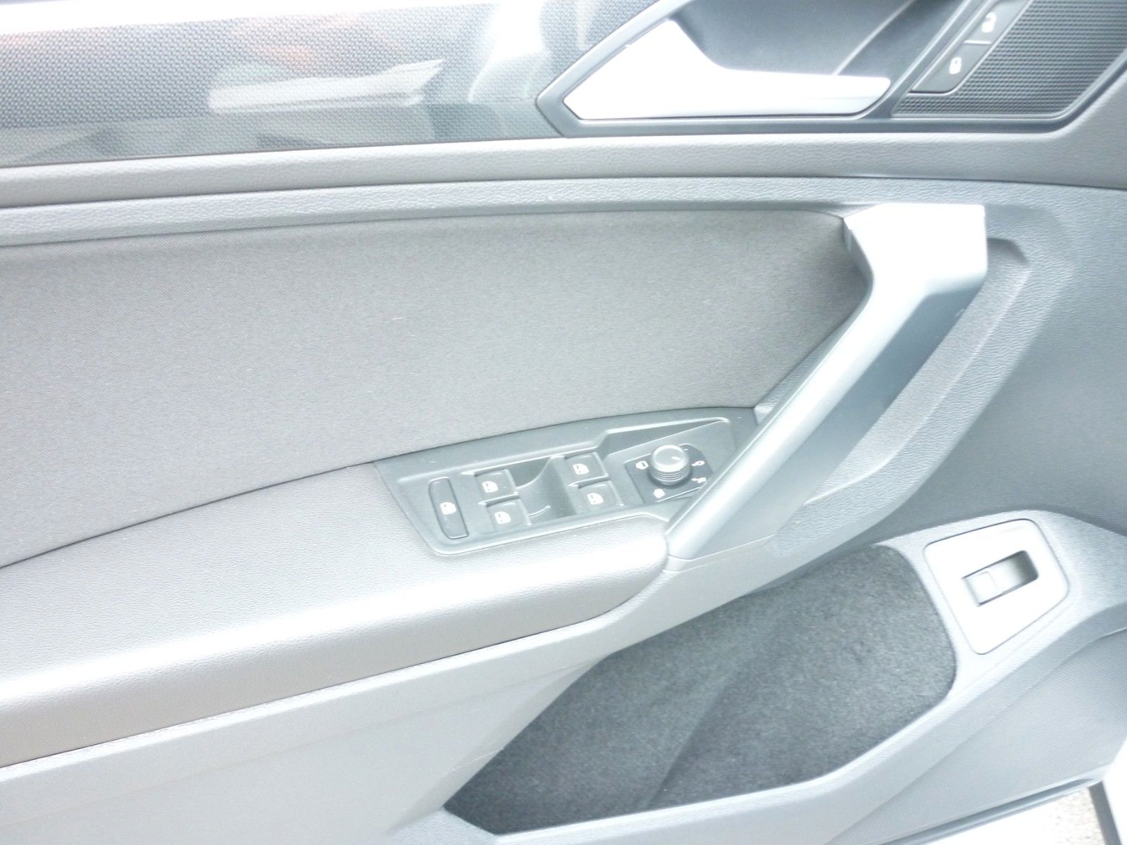 Volkswagen Tiguan 2.0 TDI Elegance - Samsaru's Car Outlet