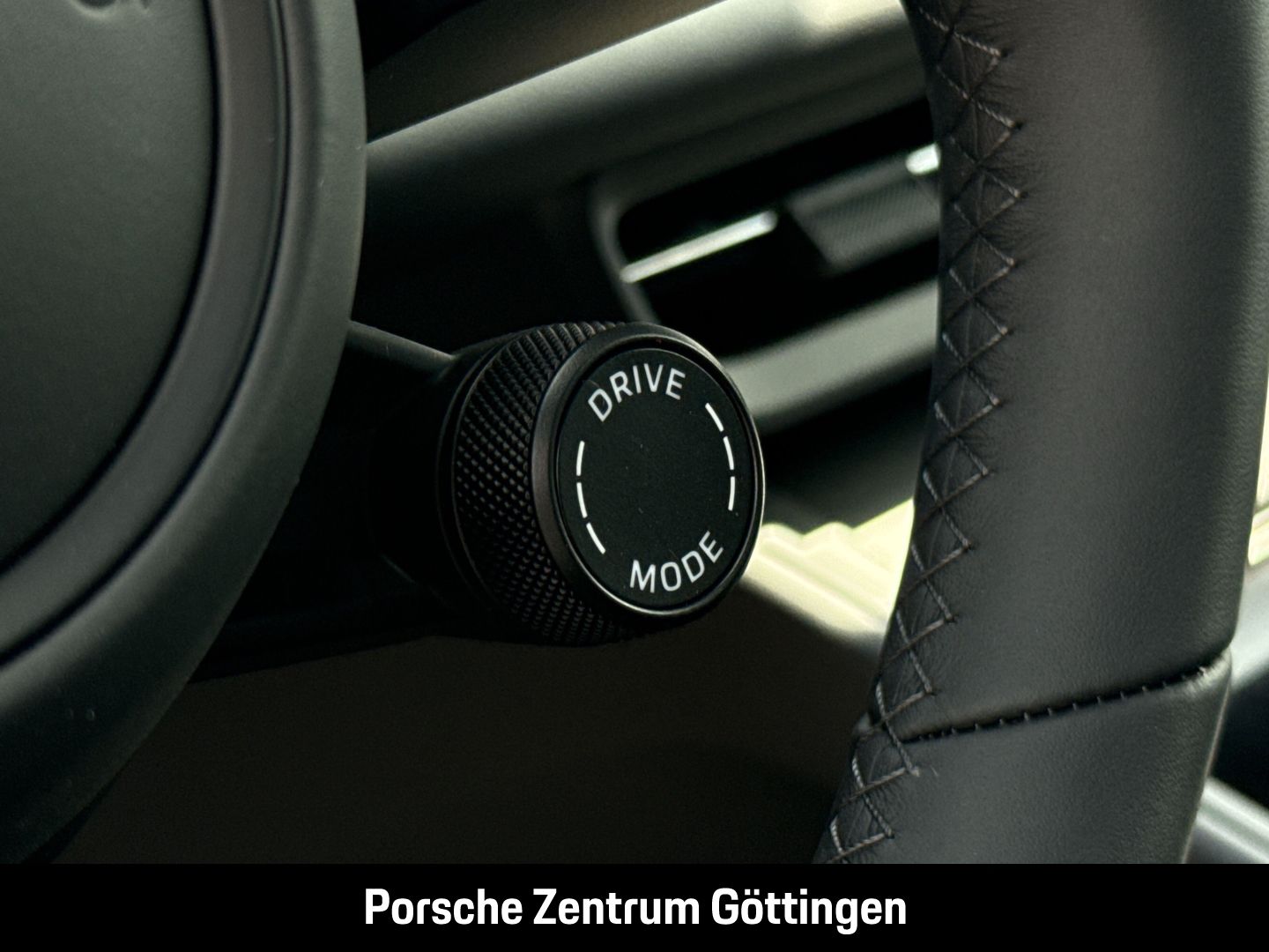 Porsche Macan 4 Kupferrubin BOSE Panorama Luftfederung