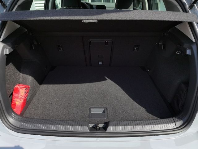 Volkswagen Golf 8 1.5 TSI Life - Samsaru's Car Outlet