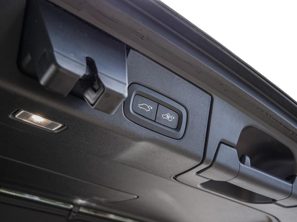 Volvo XC60 T4 R-Design Geartronic - Samsaru's Car Outlet