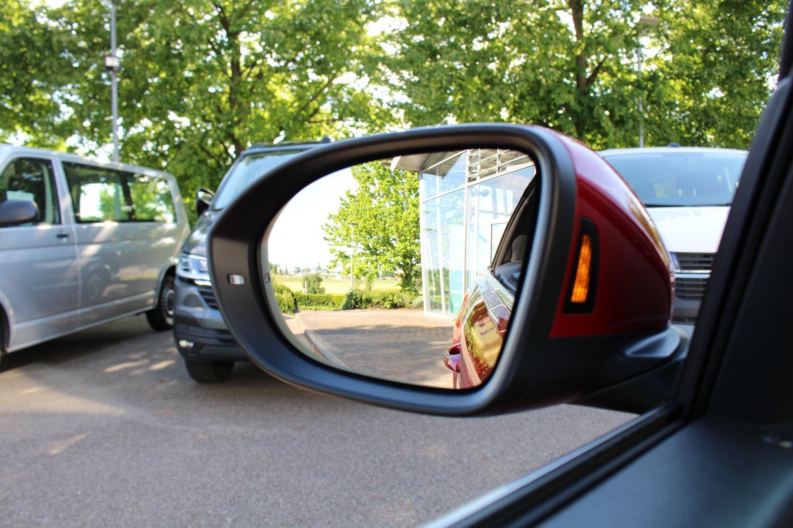 Volkswagen T-Roc 1.5 TSI DSG R-Line - Samsaru's Car Outlet